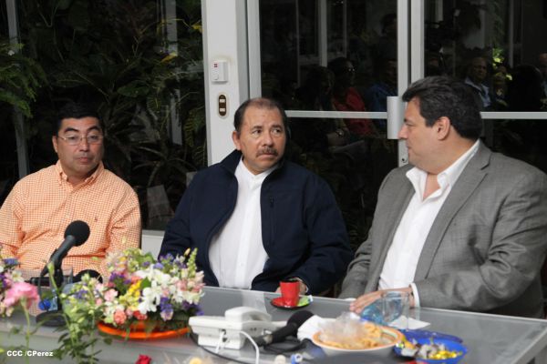 Presidente Daniel se reúne con presidente del CMB, Mauricio Sulaimán