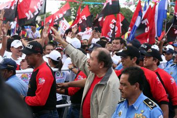 Daniel, Rosario y la Familia Sandinista reeditan el Repliegue Táctico a Masaya