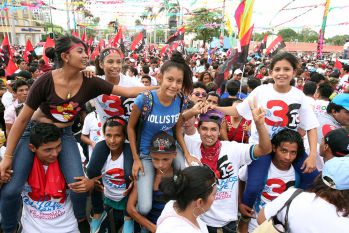 Daniel, Rosario y la Familia Sandinista reeditan el Repliegue Táctico a Masaya