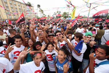 Daniel, Rosario y la Familia Sandinista reeditan el Repliegue Táctico a Masaya