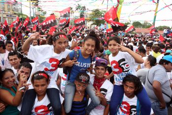 Daniel, Rosario y la Familia Sandinista reeditan el Repliegue Táctico a Masaya