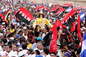 Daniel, Rosario y la Familia Sandinista reeditan el Repliegue Táctico a Masaya