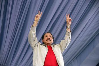 Daniel, Rosario y la Familia Sandinista reeditan el Repliegue Táctico a Masaya