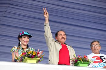 Daniel, Rosario y la Familia Sandinista reeditan el Repliegue Táctico a Masaya