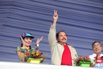 Daniel, Rosario y la Familia Sandinista reeditan el Repliegue Táctico a Masaya