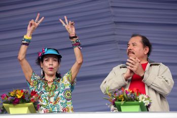 Daniel, Rosario y la Familia Sandinista reeditan el Repliegue Táctico a Masaya