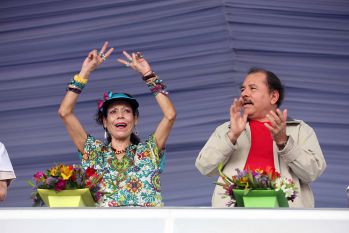 Daniel, Rosario y la Familia Sandinista reeditan el Repliegue Táctico a Masaya