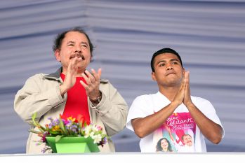 Daniel, Rosario y la Familia Sandinista reeditan el Repliegue Táctico a Masaya