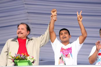 Daniel, Rosario y la Familia Sandinista reeditan el Repliegue Táctico a Masaya