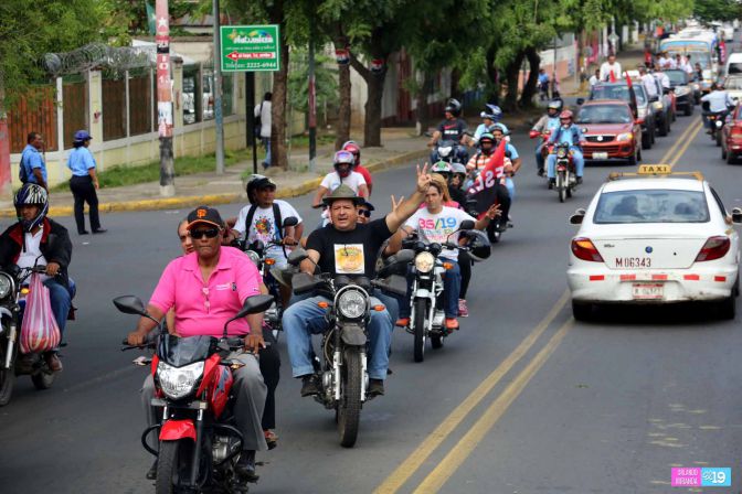 Daniel, Rosario y la Familia Sandinista reeditan el Repliegue Táctico a Masaya