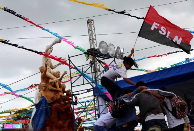 Daniel, Rosario y la Familia Sandinista reeditan el Repliegue Táctico a Masaya