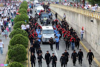 Daniel, Rosario y la Familia Sandinista reeditan el Repliegue Táctico a Masaya