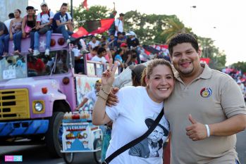 Daniel, Rosario y la Familia Sandinista reeditan el Repliegue Táctico a Masaya