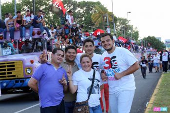Daniel, Rosario y la Familia Sandinista reeditan el Repliegue Táctico a Masaya
