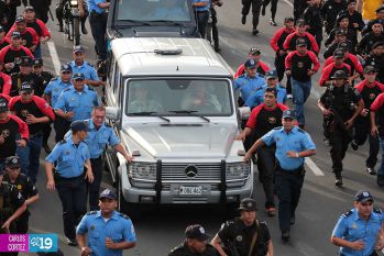 Daniel, Rosario y la Familia Sandinista reeditan el Repliegue Táctico a Masaya