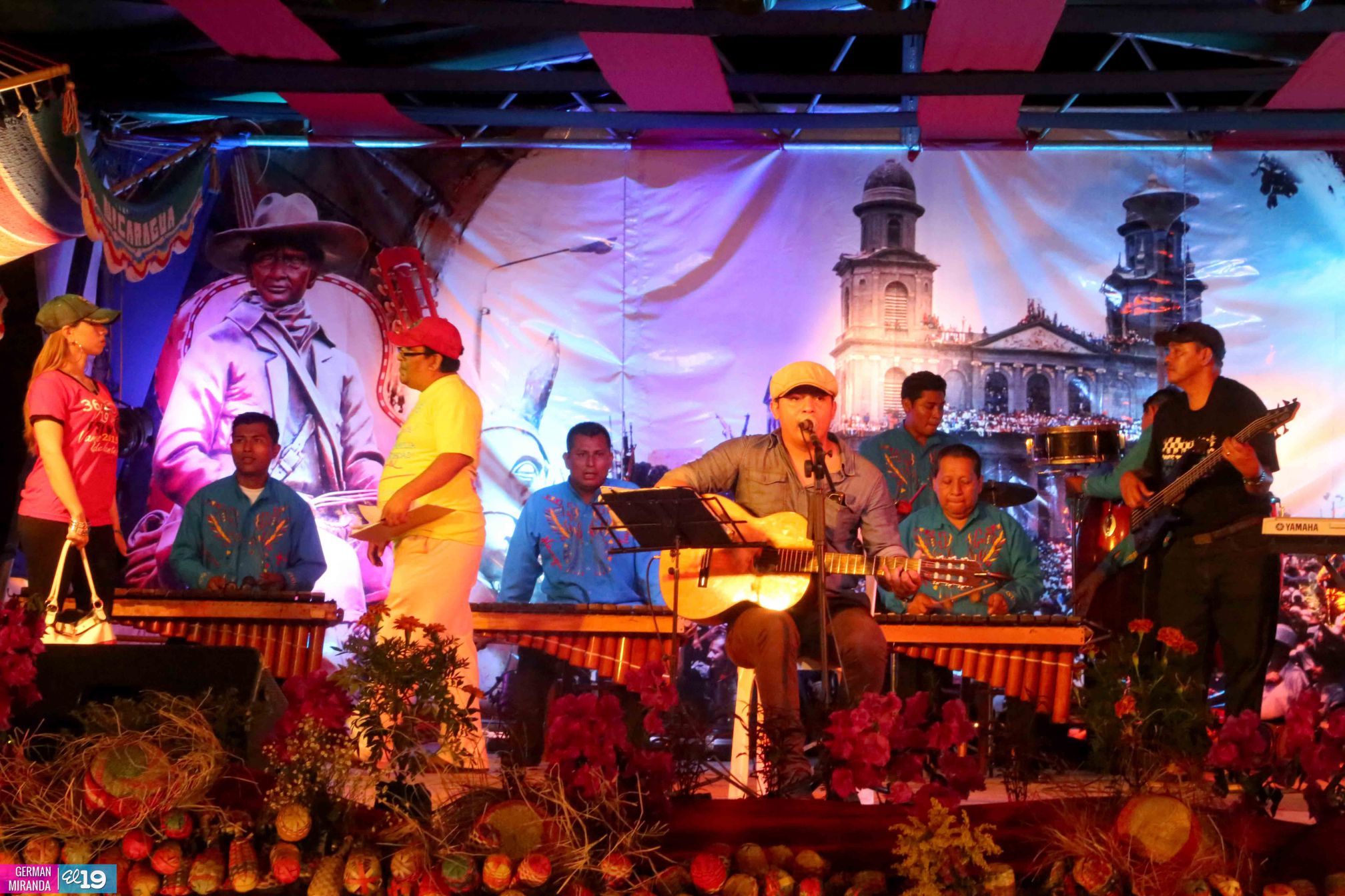 Arte, cultura y tradición en las tarimas del Repliegue 2015