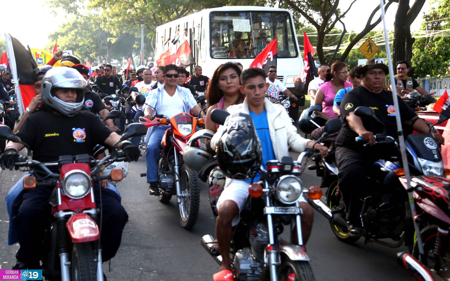 Arte, cultura y tradición en las tarimas del Repliegue 2015
