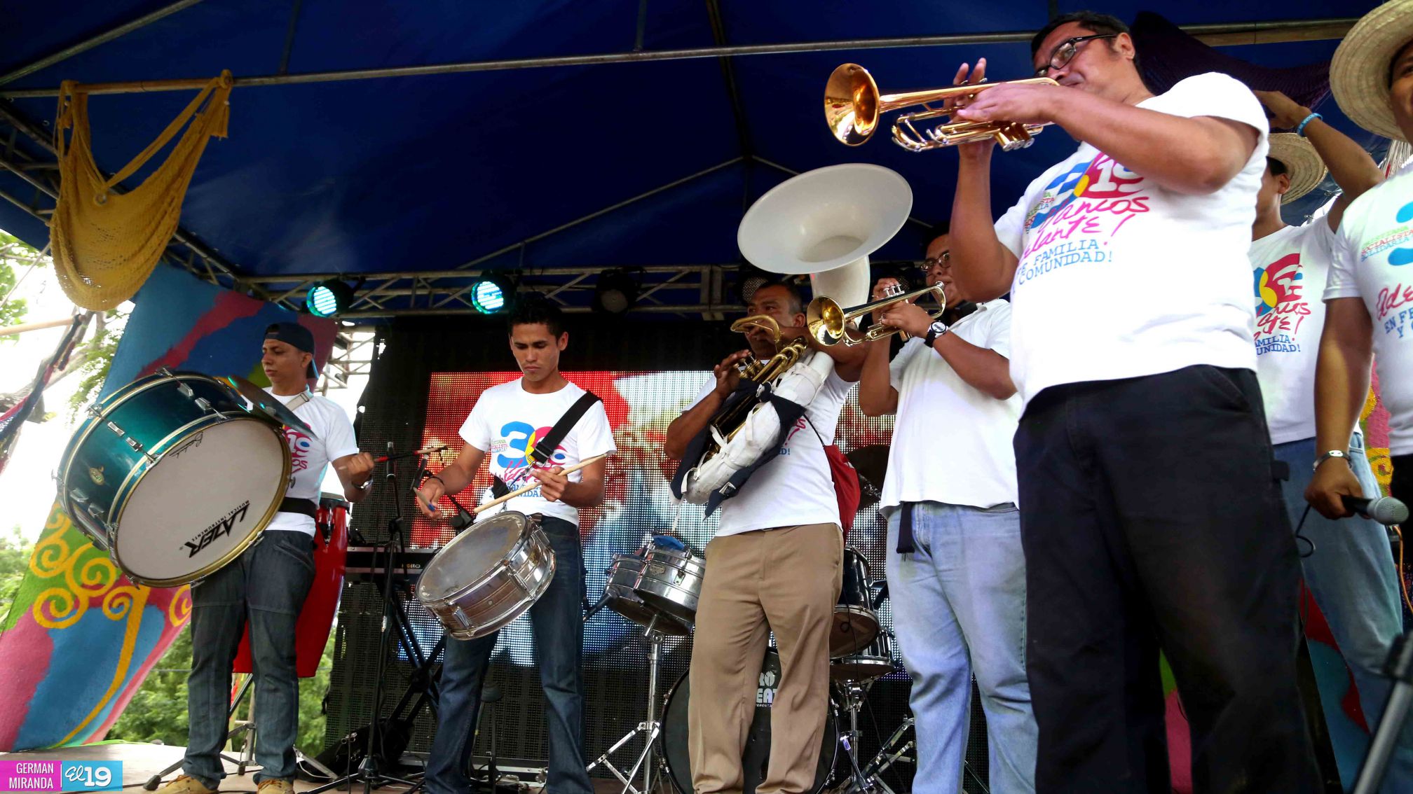 Arte, cultura y tradición en las tarimas del Repliegue 2015