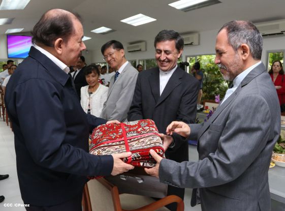 Daniel y Rosario reciben cartas credenciales de los embajadores de Irán, Taiwán, México y Japón