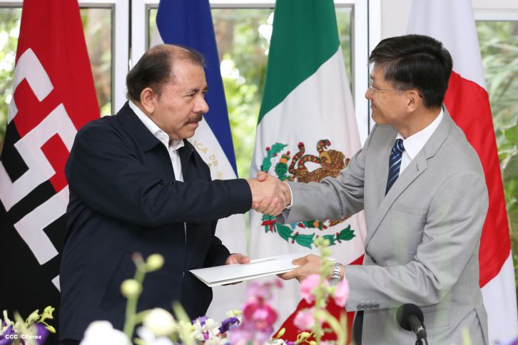 Daniel y Rosario reciben cartas credenciales de los embajadores de Irán, Taiwán, México y Japón