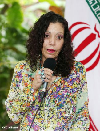 Daniel y Rosario reciben cartas credenciales de los embajadores de Irán, Taiwán, México y Japón