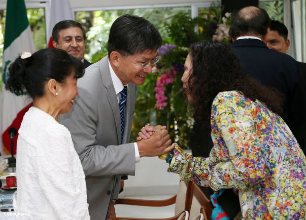 Daniel y Rosario reciben cartas credenciales de los embajadores de Irán, Taiwán, México y Japón