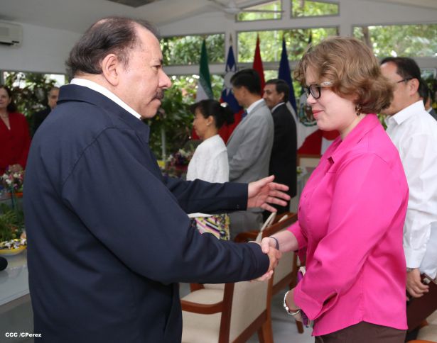 Daniel y Rosario reciben cartas credenciales de los embajadores de Irán, Taiwán, México y Japón