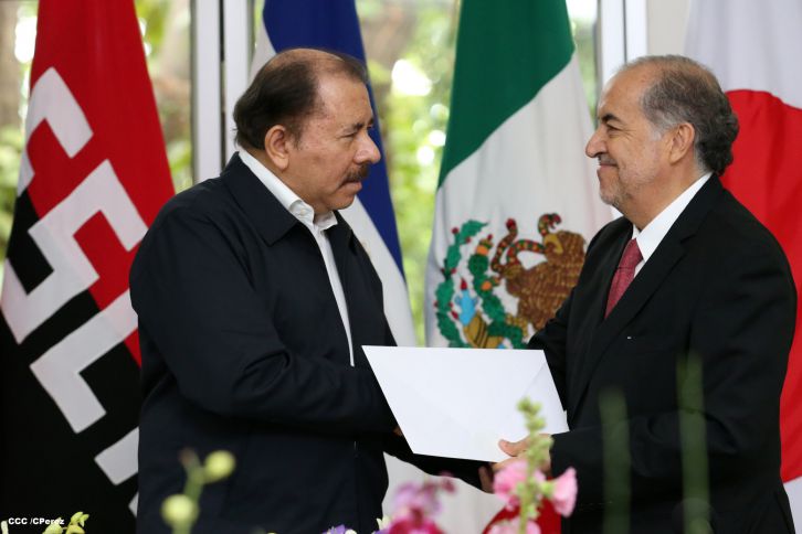 Daniel y Rosario reciben cartas credenciales de los embajadores de Irán, Taiwán, México y Japón