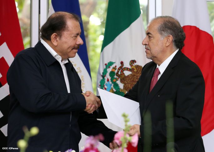 Daniel y Rosario reciben cartas credenciales de los embajadores de Irán, Taiwán, México y Japón