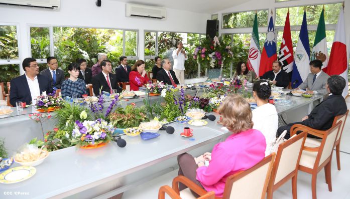 Daniel y Rosario reciben cartas credenciales de los embajadores de Irán, Taiwán, México y Japón