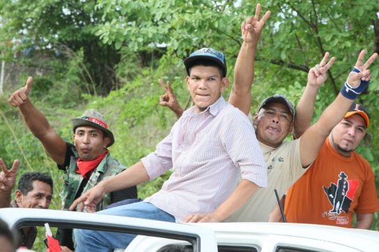 Leoneses reeditan toma del Fortín de Acosasco