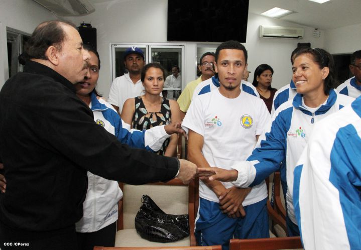 Presidente Daniel abandera a atletas nicaragüenses que participarán en los XVII Juegos Panamericanos