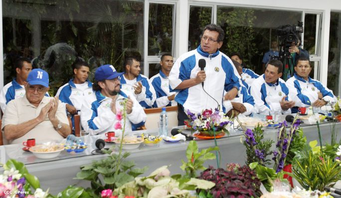 Presidente Daniel abandera a atletas nicaragüenses que participarán en los XVII Juegos Panamericanos