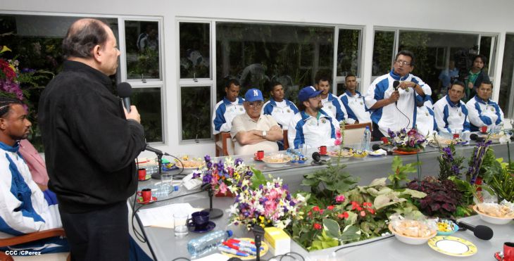 Presidente Daniel abandera a atletas nicaragüenses que participarán en los XVII Juegos Panamericanos
