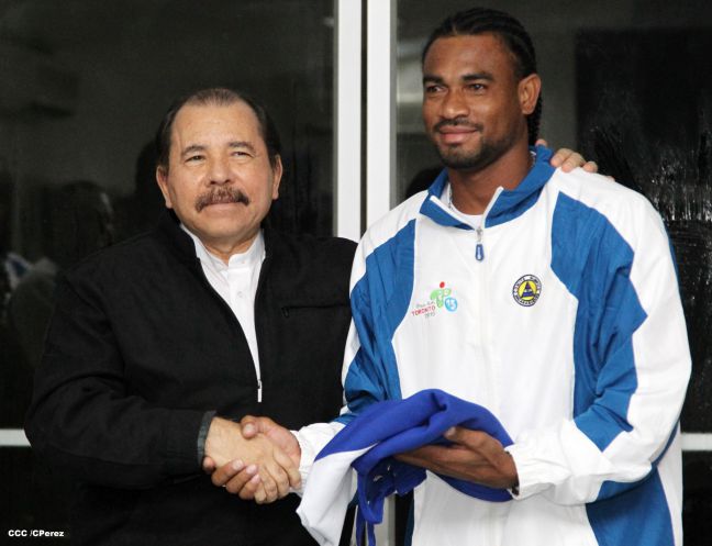 Presidente Daniel abandera a atletas nicaragüenses que participarán en los XVII Juegos Panamericanos