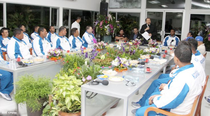 Presidente Daniel abandera a atletas nicaragüenses que participarán en los XVII Juegos Panamericanos