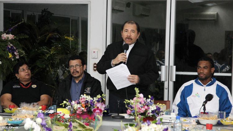 Presidente Daniel abandera a atletas nicaragüenses que participarán en los XVII Juegos Panamericanos