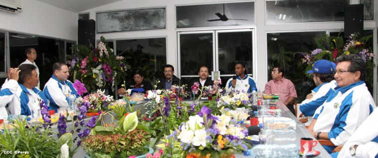 Presidente Daniel abandera a atletas nicaragüenses que participarán en los XVII Juegos Panamericanos