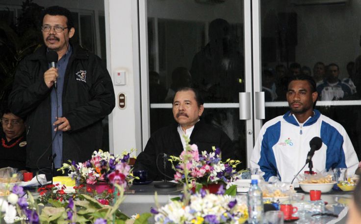 Presidente Daniel abandera a atletas nicaragüenses que participarán en los XVII Juegos Panamericanos