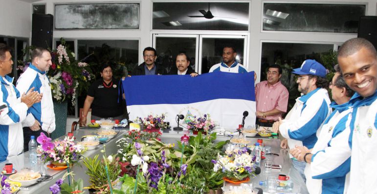 Presidente Daniel abandera a atletas nicaragüenses que participarán en los XVII Juegos Panamericanos