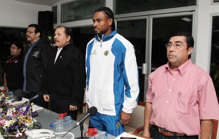 Presidente Daniel abandera a atletas nicaragüenses que participarán en los XVII Juegos Panamericanos