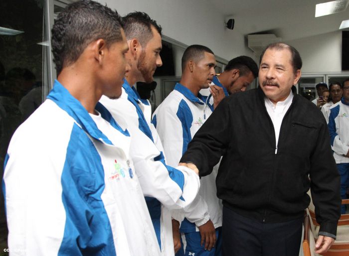 Presidente Daniel abandera a atletas nicaragüenses que participarán en los XVII Juegos Panamericanos