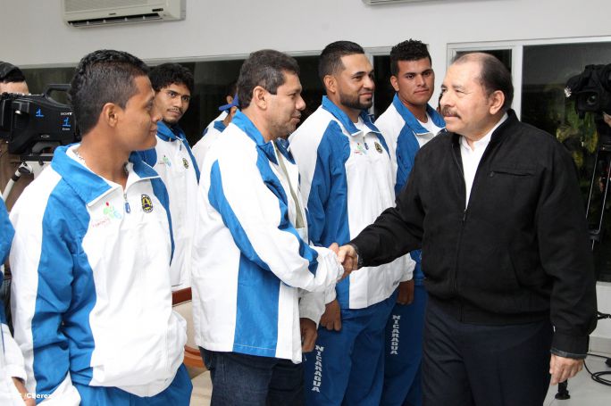 Presidente Daniel abandera a atletas nicaragüenses que participarán en los XVII Juegos Panamericanos