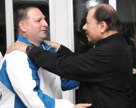 Presidente Daniel abandera a atletas nicaragüenses que participarán en los XVII Juegos Panamericanos