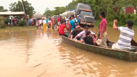 Atienden a familias afectadas por crecida del Río Escondido en El Rama