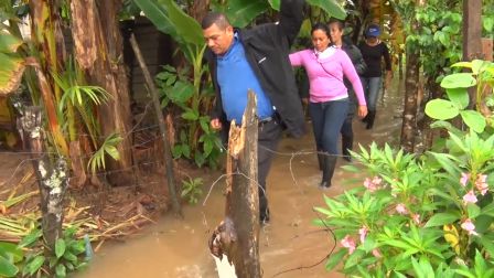 Atienden a familias afectadas por crecida del Río Escondido en El Rama