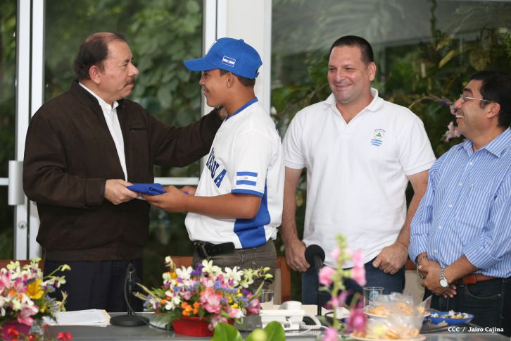 Presidente Daniel abandera a delegaciones que participarán en eventos deportivos internacionales