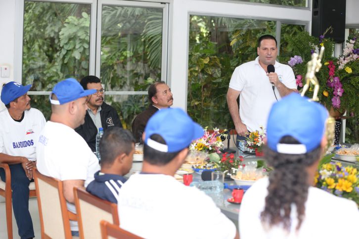 Presidente Daniel abandera a delegaciones que participarán en eventos deportivos internacionales