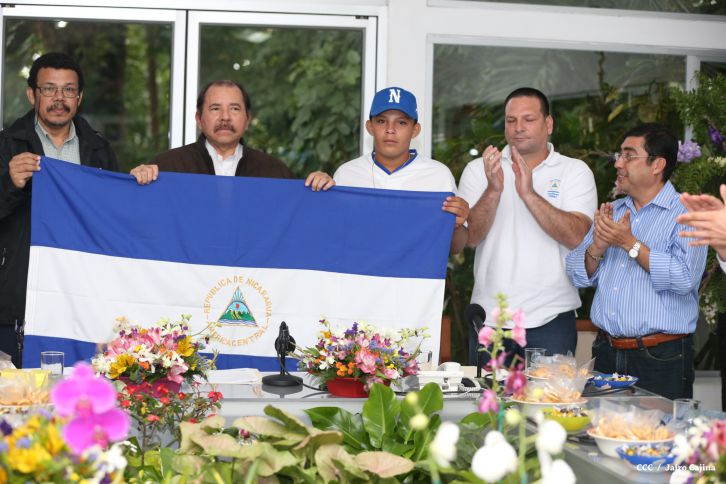 Presidente Daniel abandera a delegaciones que participarán en eventos deportivos internacionales