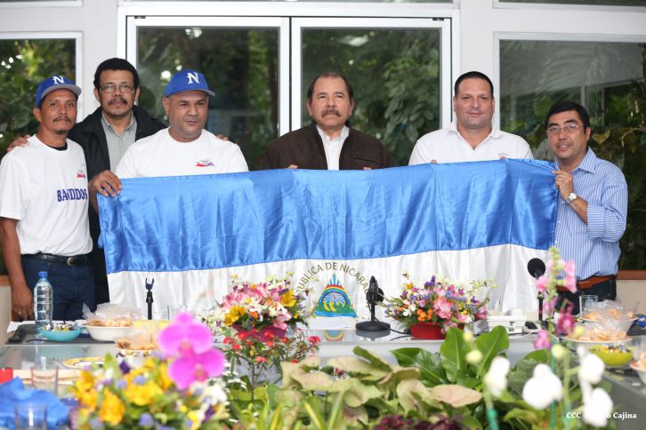 Presidente Daniel abandera a delegaciones que participarán en eventos deportivos internacionales